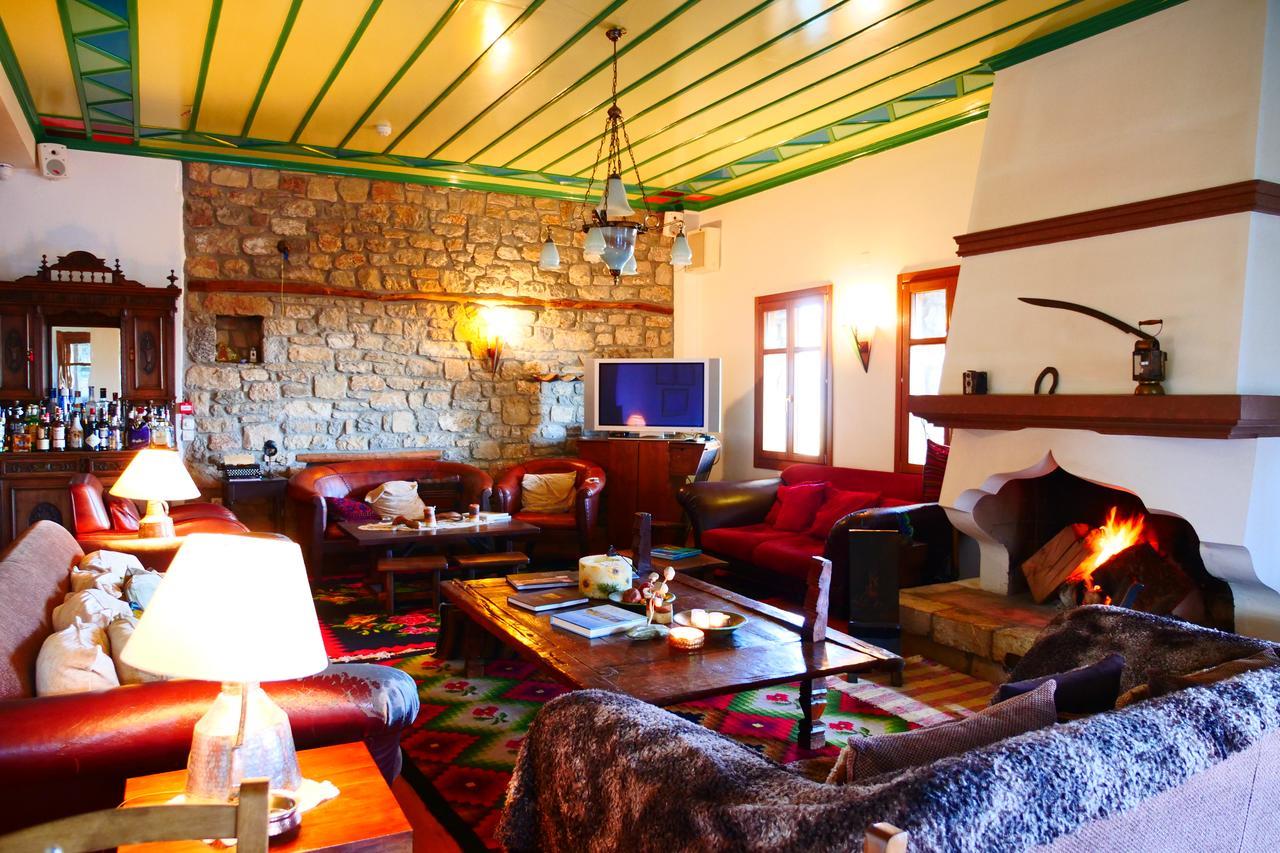 Hotel Papanikola Piána Buitenkant foto